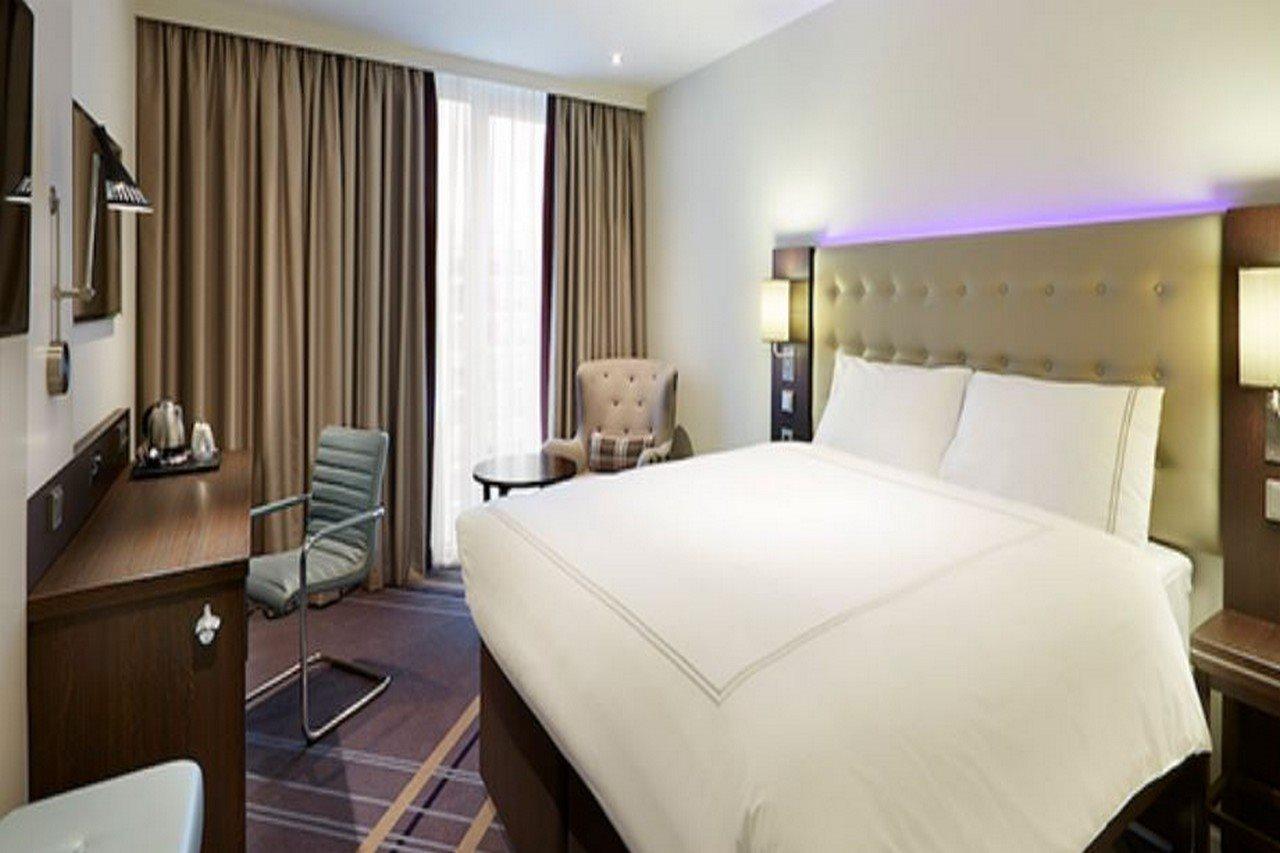 Premier Inn Stuttgart City Europaviertel Экстерьер фото