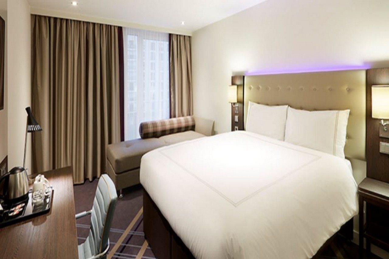 Premier Inn Stuttgart City Europaviertel Экстерьер фото