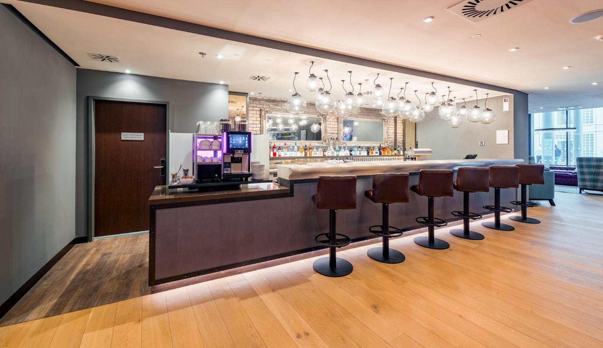 Premier Inn Stuttgart City Europaviertel Экстерьер фото