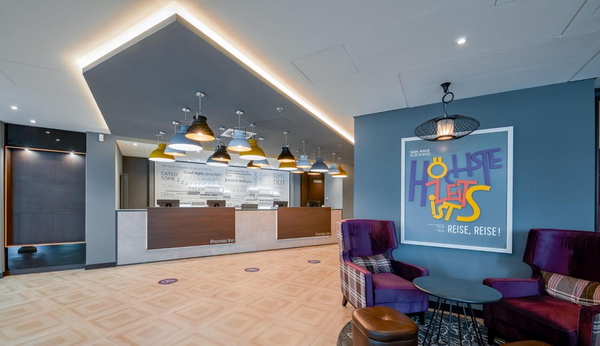 Premier Inn Stuttgart City Europaviertel Экстерьер фото